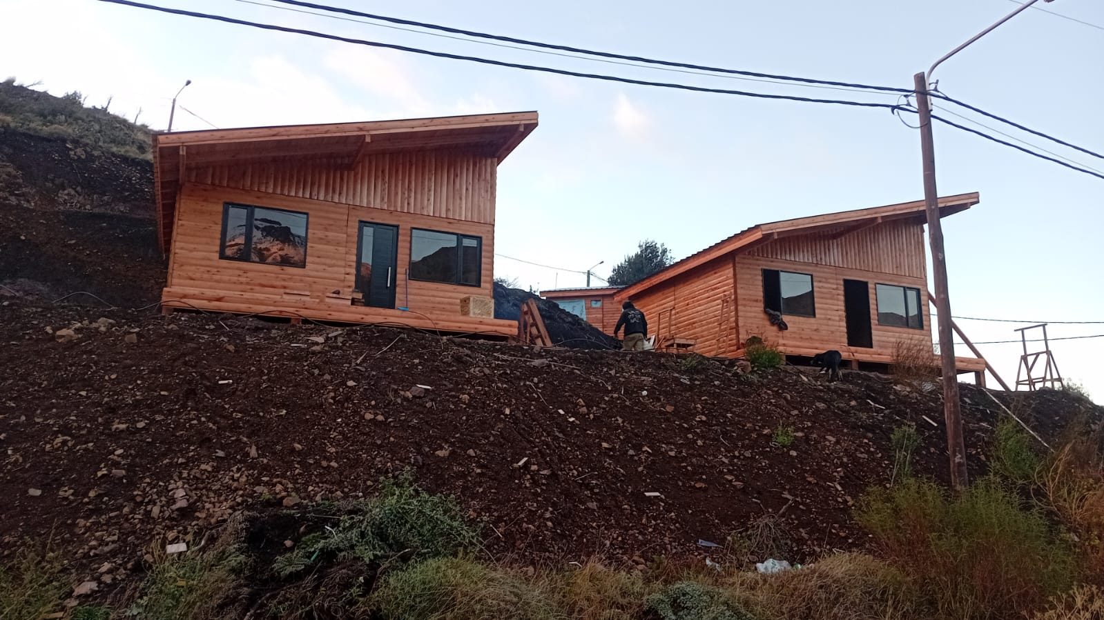 Cabañas en San Martín de los Andes con aberturas Línea Herrero negra