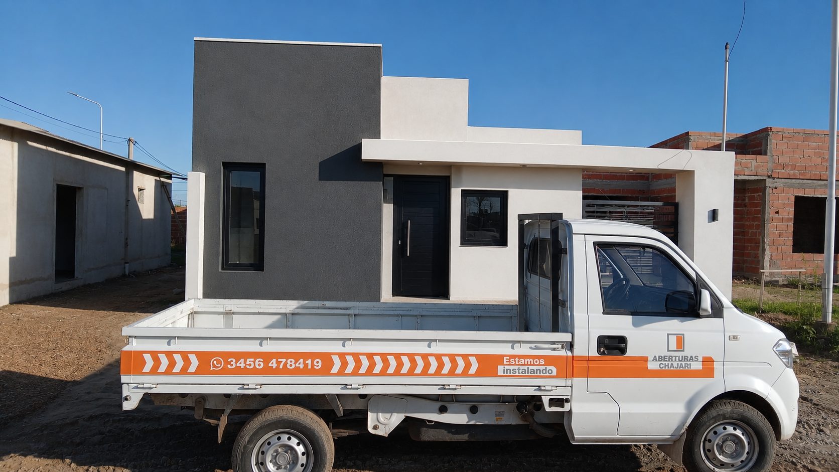 Casa de dos dormitorios en Chajarí con puertas, ventanas y ventiluz Línea Módena negras