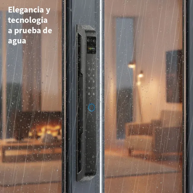 Cerradura inteligente negra instalada en puerta exterior expuesta a lluvia