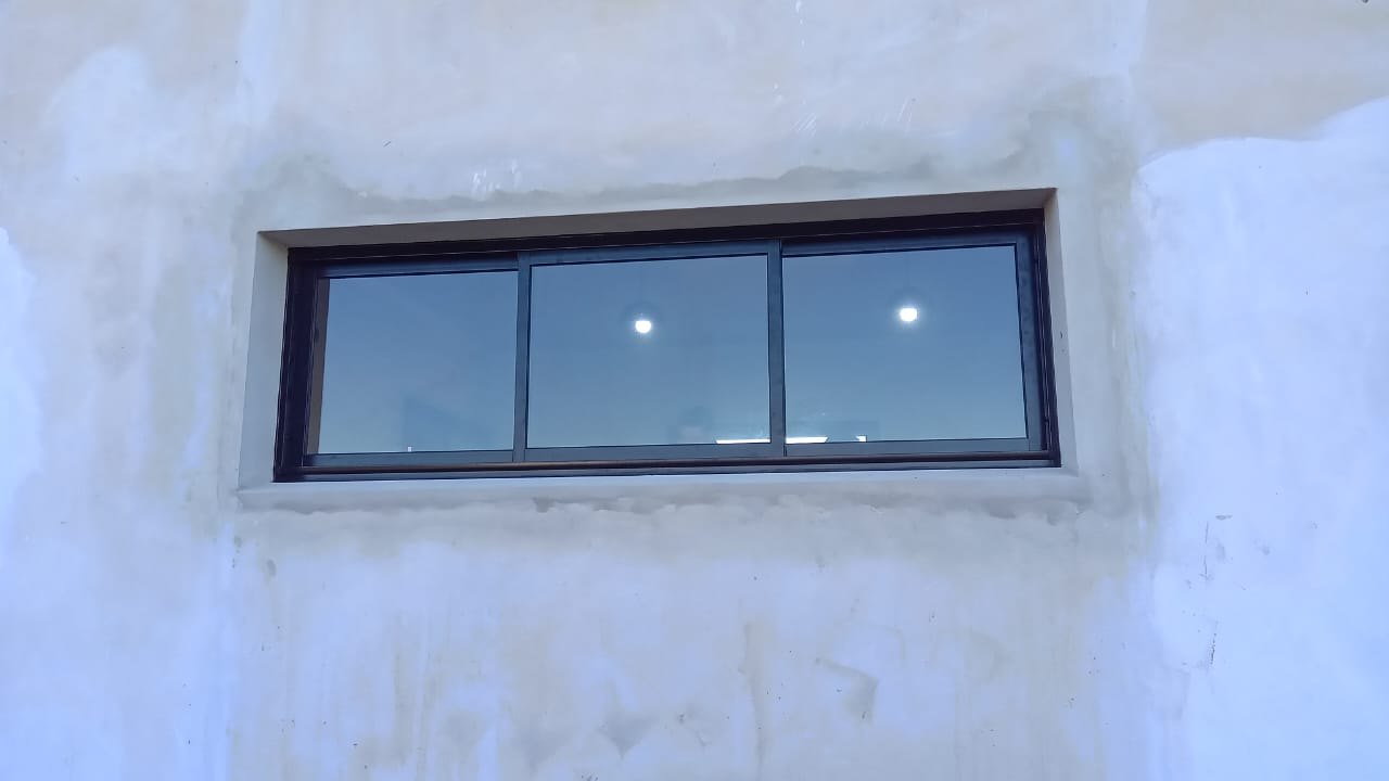 Obra de aberturas de aluminio realizada en Curuzú Cuatiá por Aberturas Chajarí (foto 1)