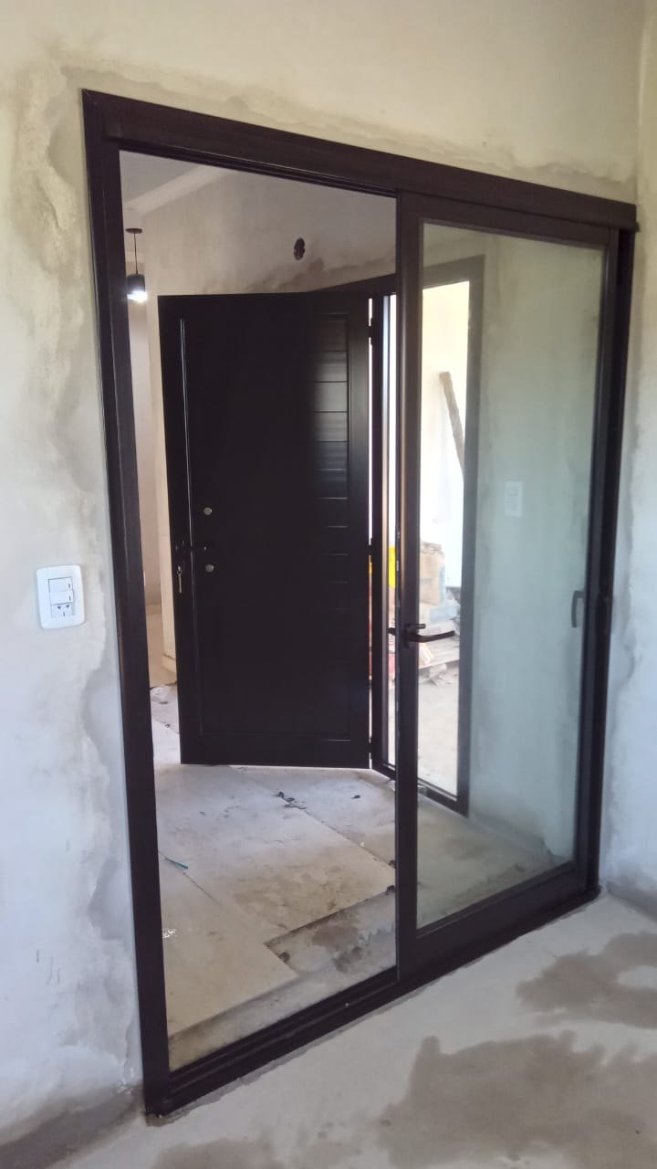 Obra de aberturas de aluminio realizada en Curuzú Cuatiá por Aberturas Chajarí (foto 6)