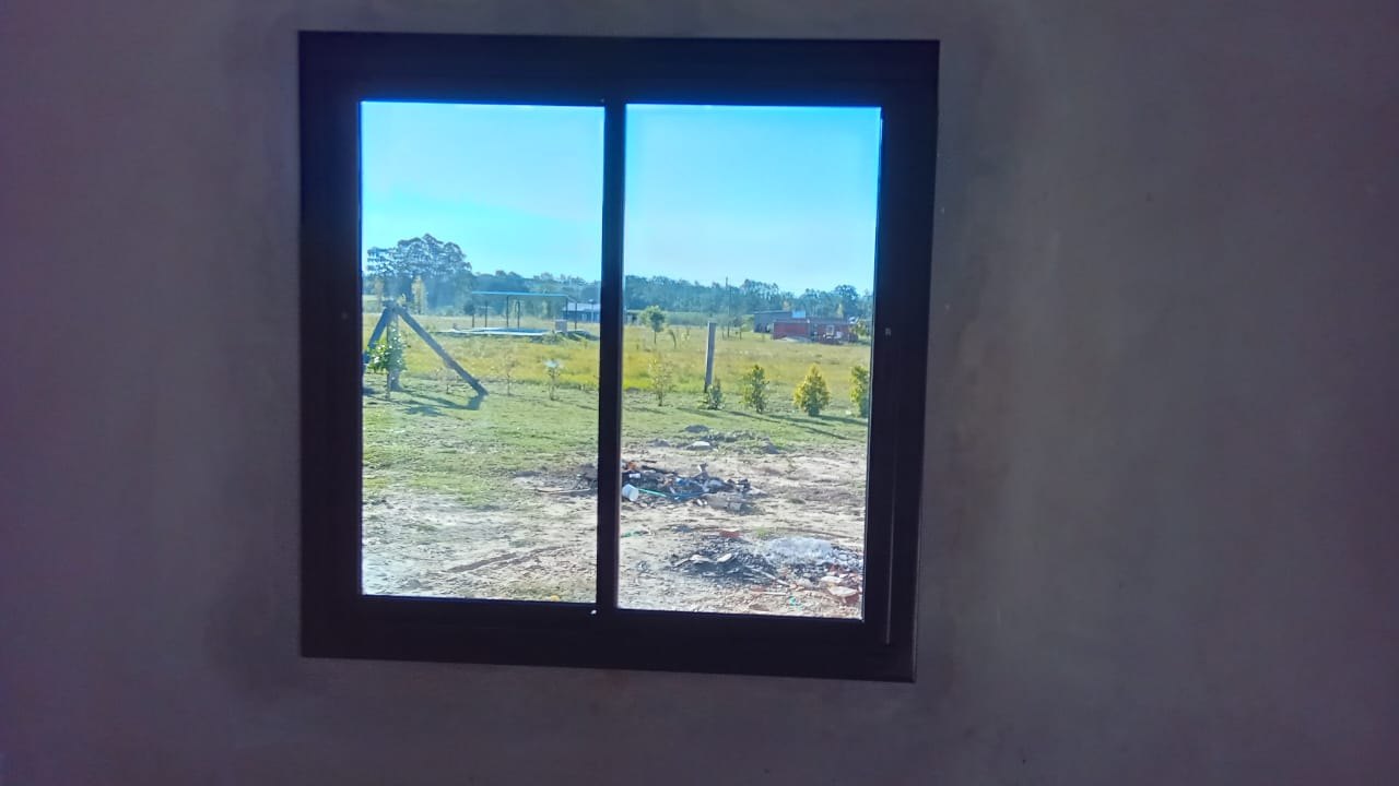 Obra de aberturas de aluminio realizada en Curuzú Cuatiá por Aberturas Chajarí (foto 7)