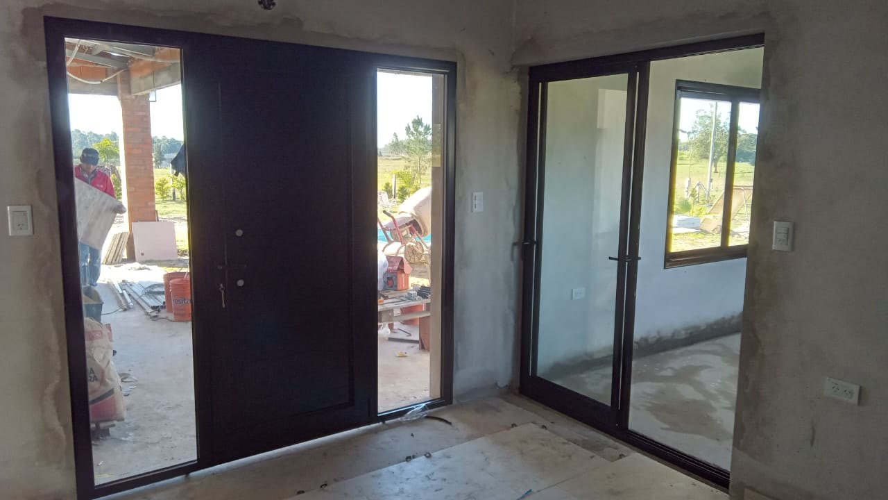 Obra de aberturas de aluminio realizada en Curuzú Cuatiá por Aberturas Chajarí (foto 9)