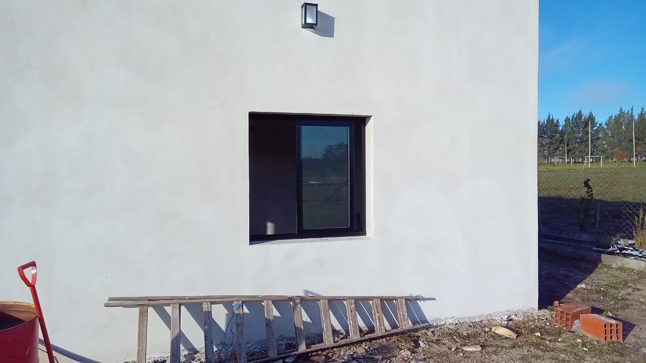 Obra de aberturas de aluminio realizada en Curuzú Cuatiá por Aberturas Chajarí (foto 10)
